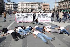 Una manifestazione di animalisti a Milano contro il consumo di carne di agnello